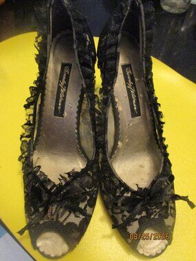WOMEN'S BEVERLY FELDMAN BLACK LACEHIGH HEEL SHOES